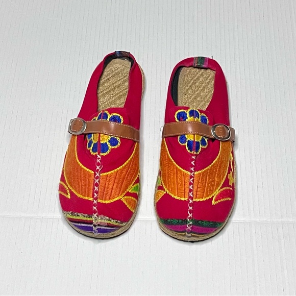 Linen Embroidered Clogs - Picture 6 of 13
